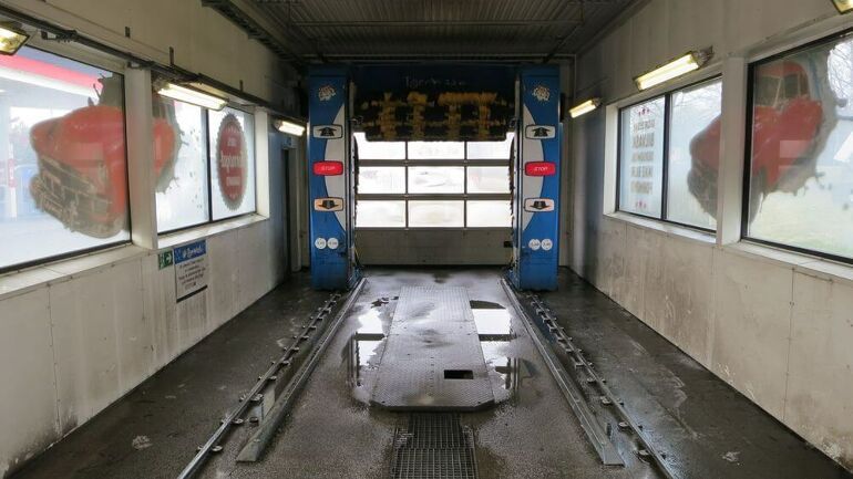 Innsiden av vaskehall